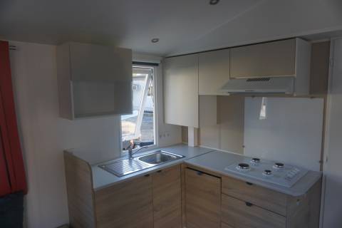 Cuisine du mobil home neuf 2 chambres IRM Azal&eacute;e 2021
