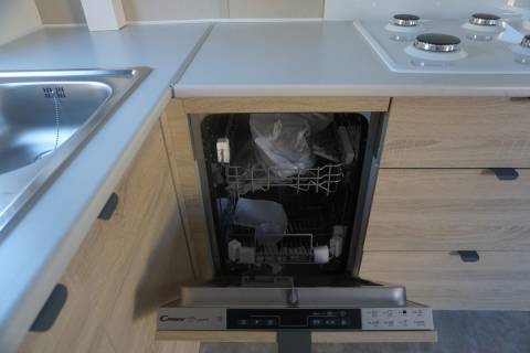 Lave vaisselle du mobil home neuf 2 chambres IRM Azal&eacute;e 2021