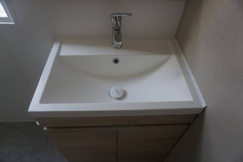 Meuble vasque du mobil home neuf 2 chambres IRM Azal&eacute;e 2021