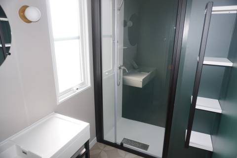 Salle d'eau du mobil home neuf 2022 2 chambres O'Hara 844