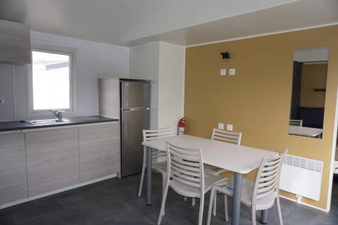 Pi&egrave;ce &agrave; vivre du mobil home neuf 2 chambres TRIGANO Evo 35 2022