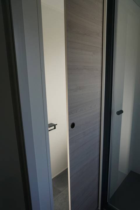 porte coulissante toilette salle d'eau du mobil home neuf 2 chambres TRIGANO Evo 35  2022