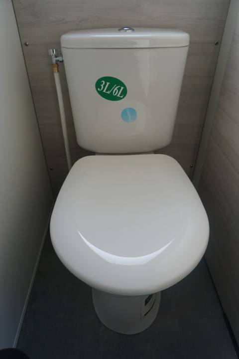 Toilette salle d'eau ind&eacute;pendante du mobil home neuf 2 chambres TRIGANO Evo 35 2022