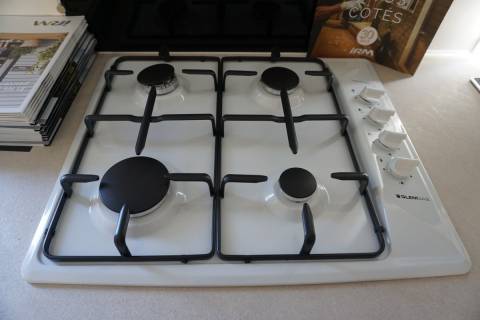 Plaque de cuisson gaz du mobil home neuf IRM Super Mercure 2022 sur parcelle en camping