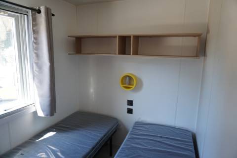 Chambre enfants du mobil home neuf IRM Super Mercure 2022 sur parcelle en camping