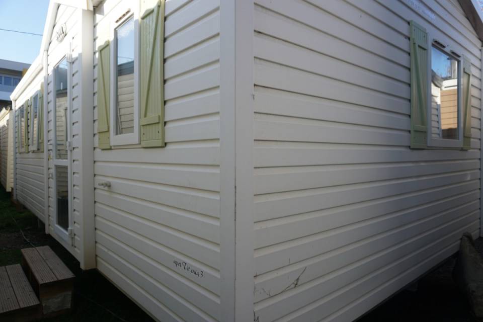 Fa&ccedil;ade et pignon du mobil home occasion 3 chambres IRM Super Titania 2008