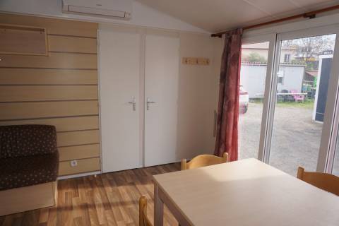 Pi&egrave;ce &agrave; vivre du mobil home occasion 2 chambres IRM Riviera 2007