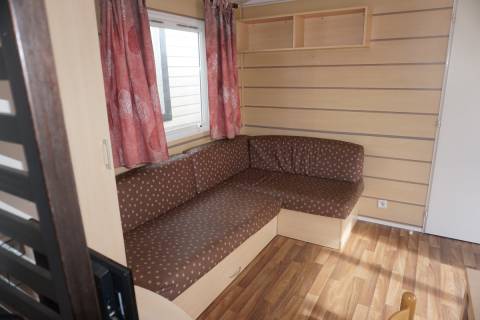 Pi&egrave;ce &agrave; vivre du mobil home occasion 2 chambres IRM Riviera 2007