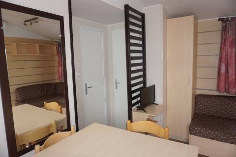 Pi&egrave;ce &agrave; vivre du mobil home occasion 2 chambres IRM Riviera 2007