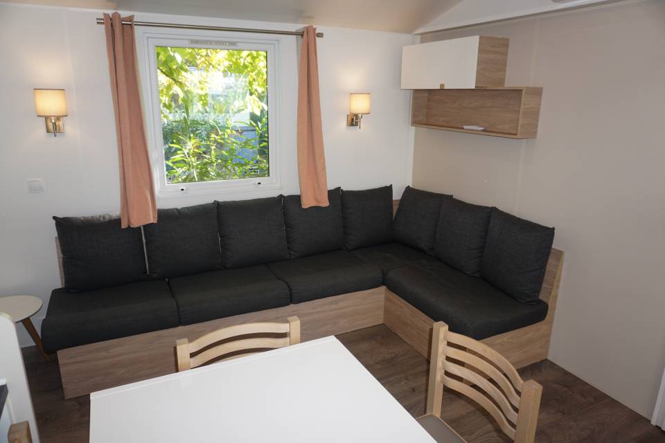 Salon du mobil home résidentiel IRM Luminosa 2019 - 3 chambres