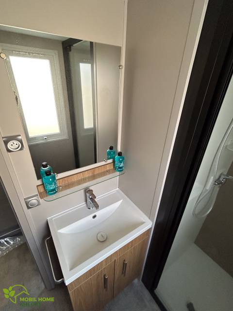 Salle de bain du mobil home IRM HABITAT Violette 2024 - 3 chambres