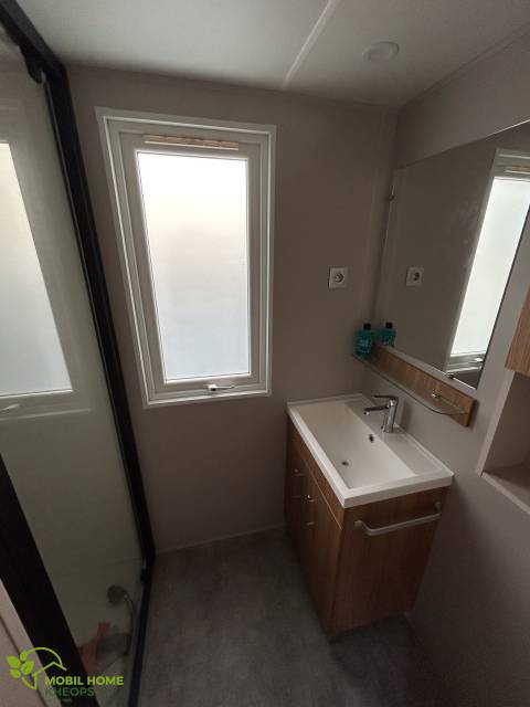 Salle de bain du mobil home IRM HABITAT Violette 2024 - 3 chambres