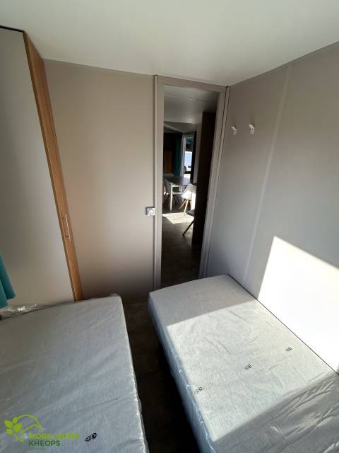 Chambre double du mobil home IRM HABITAT Violette 2024 - 3 chambres