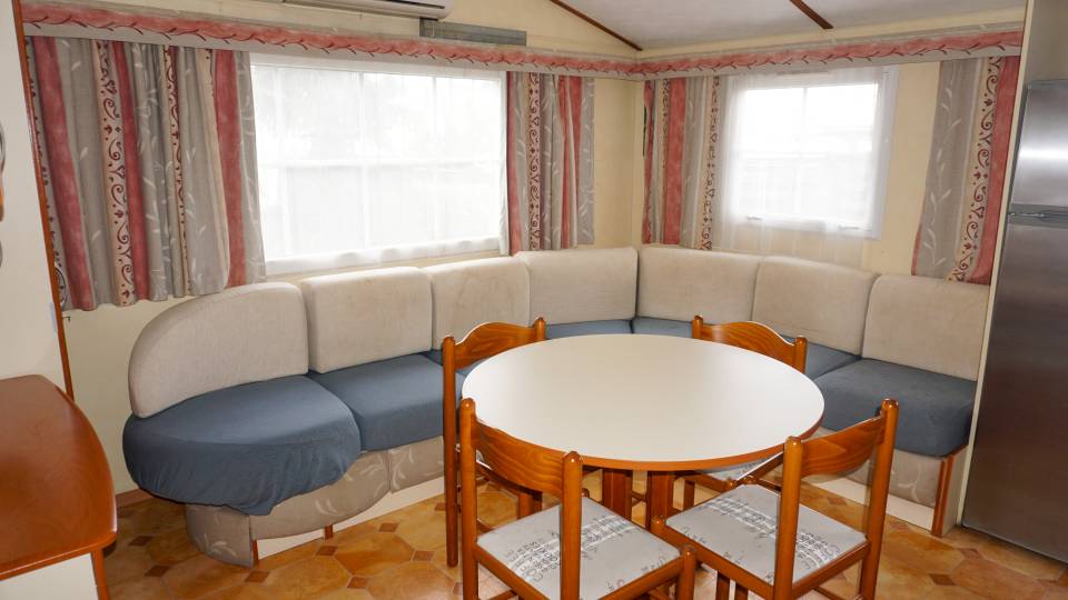 Salon panoramique du mobil home IRM Calypso 2002 - 2 chambres