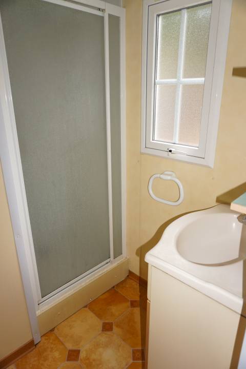Salle de bain du mobil home IRM Calypso 2002 - 2 chambres