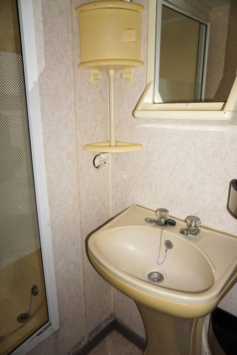 Salle de bain du mobil home BK BLUEBIRD Conquest 2003 - 3 chambres