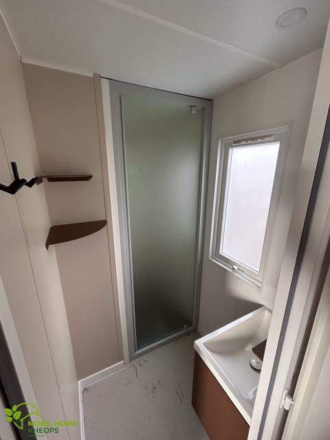 Salle d'eau du mobil home neuf IRM Super Mercure Riviera 2022 2 chambres